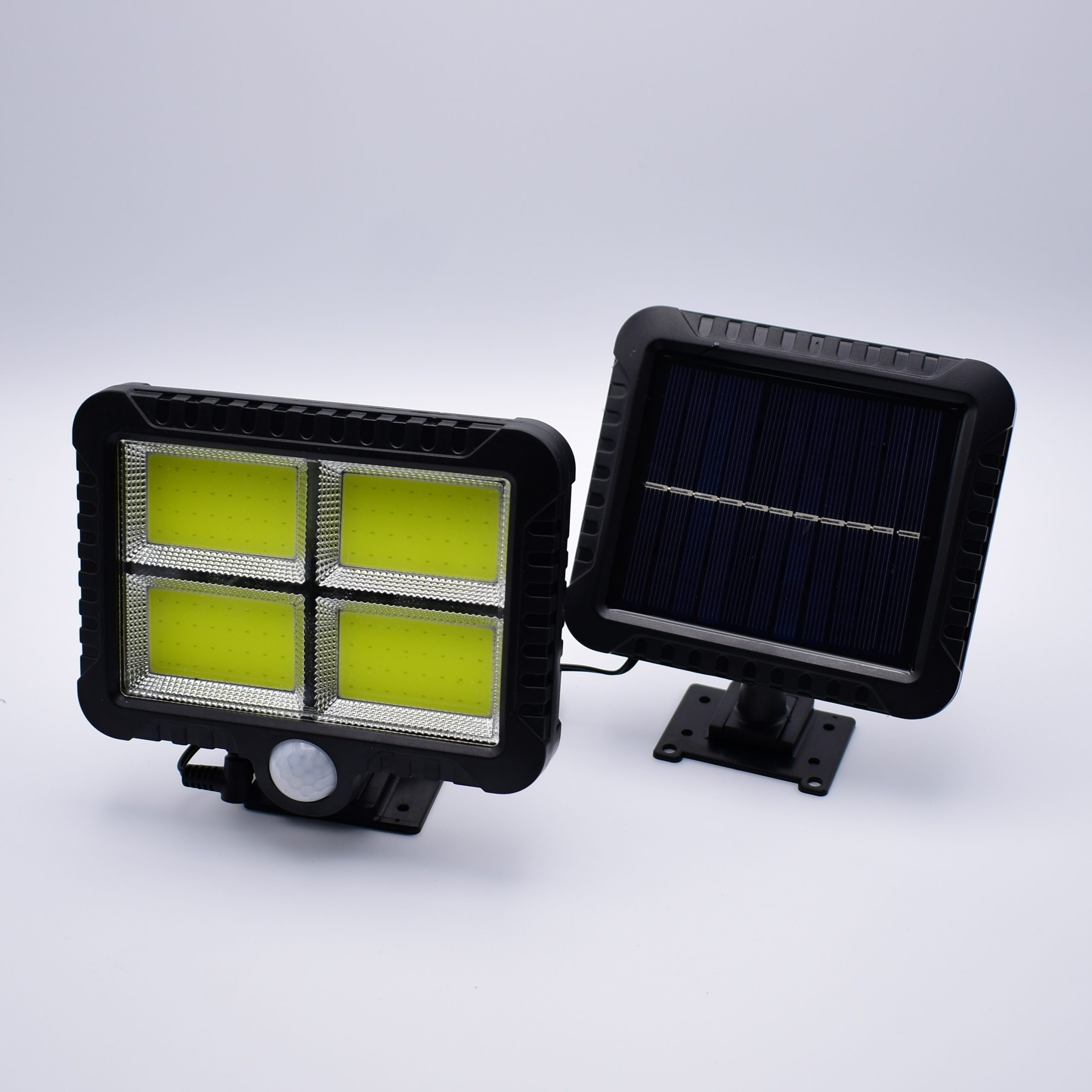 Lampa solara, senzor de miscare, rezistenta la apa